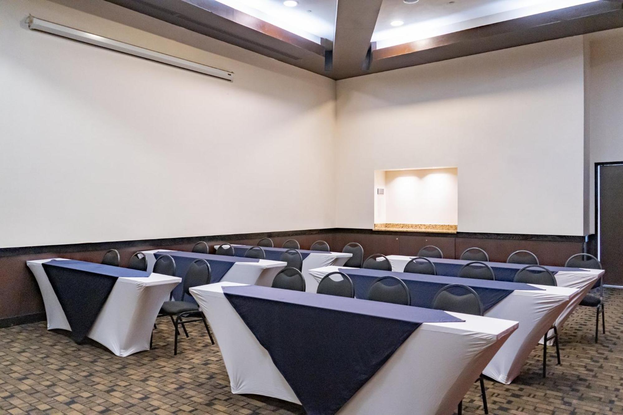 Fiesta Inn Тепик Экстерьер фото