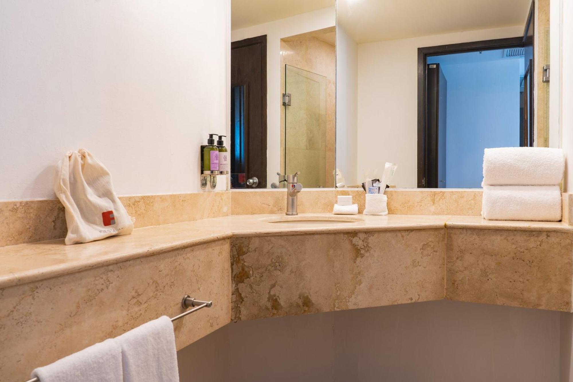 Fiesta Inn Тепик Экстерьер фото