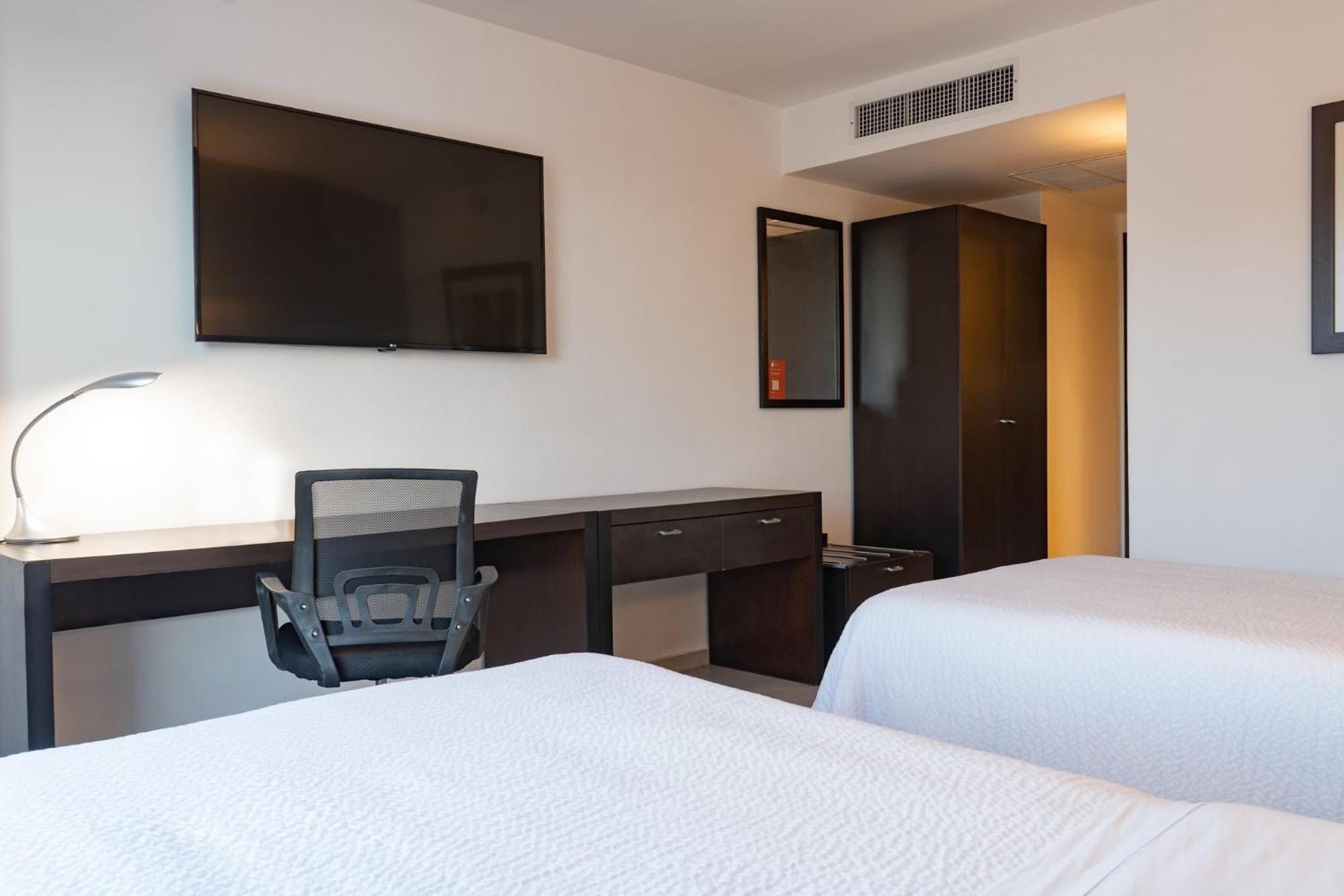 Fiesta Inn Тепик Экстерьер фото
