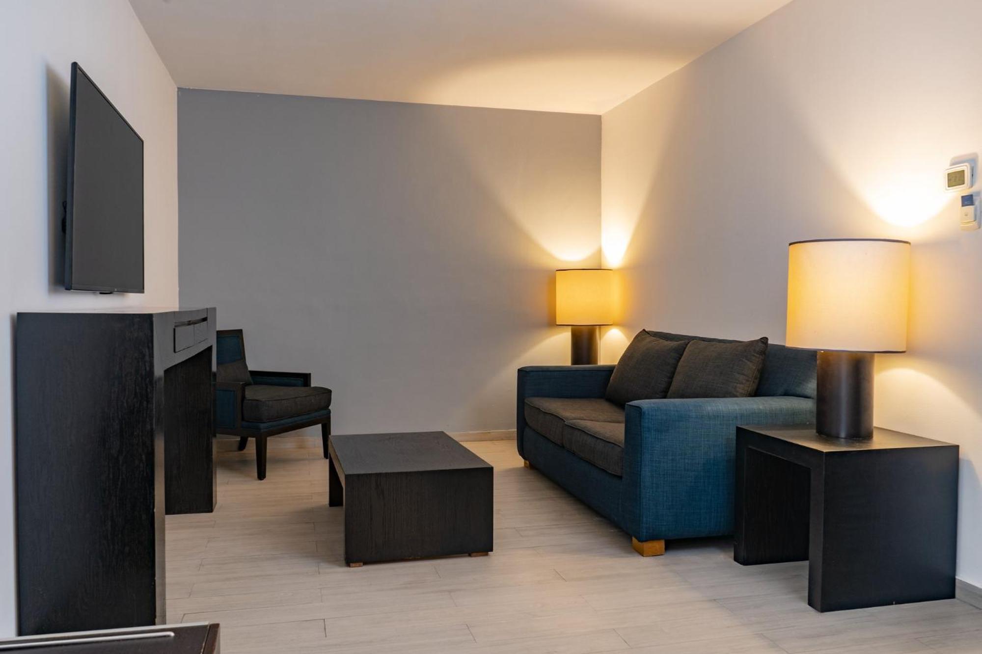 Fiesta Inn Тепик Экстерьер фото