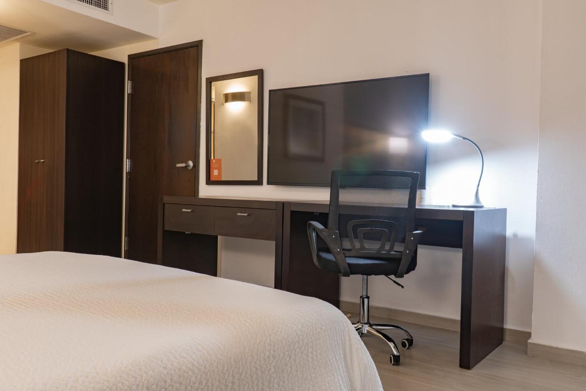 Fiesta Inn Тепик Экстерьер фото