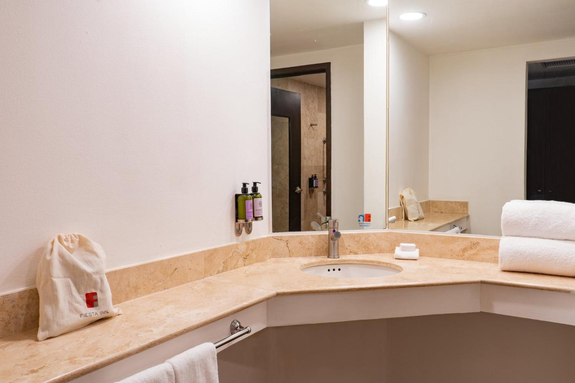 Fiesta Inn Тепик Экстерьер фото